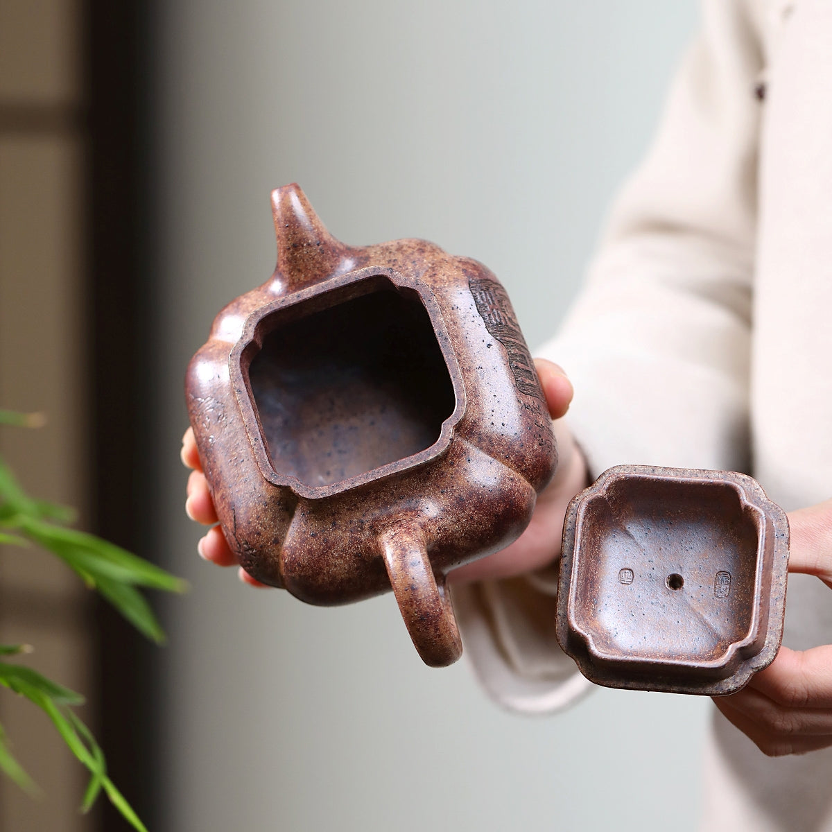 SILINE Senior Master Handmade Yixing Zisha Clay Teapot -480ml,Duanni 高工王卫明,抽角传炉