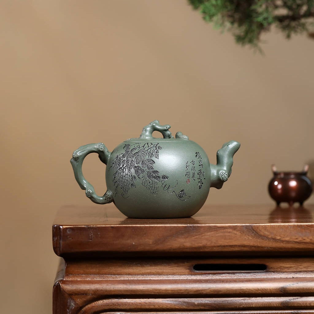 SILINE Senior Master Handmade Yixing Zisha Clay Teapot -360ml,Duanni 高工范永芳,松鼠葡萄
