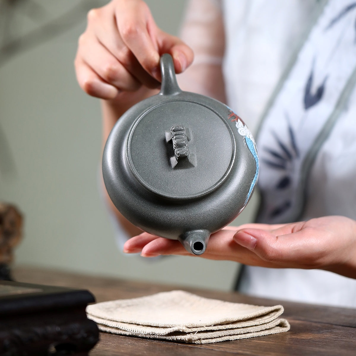 SILINE Master Handmade Yixing Zisha Clay Teapot -260ml,Duanni 国工吴卫平,龙腾祥云